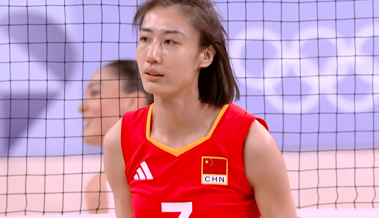 中国女排一次失误导致丢分，利物浦主帅愤怒砸战术本！