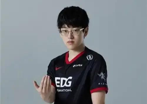 Scout迎来五赛季高光表现，RNG球迷沸腾！的简单介绍