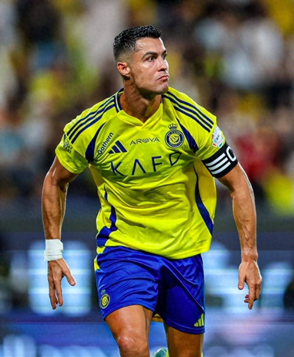 c罗在日本队比赛中突破纪录,大胜引发热议的是谁 c罗在日本队比赛中突破纪录,大胜引发热议的是谁